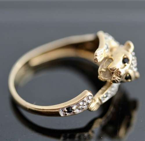 VINTAGE LEOPARD DESIGN DIAMOND & SAPPHIRE 9CT YELLOW GOLD RING. *JEWELLER EVALUATION R8'415*