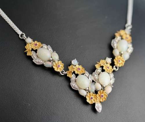 STUNNING HEAVY FLORAL DESIGN FIRE OPAL AND RUBY STERLING SILVER PENDANT AND CHAIN. SOLID 925