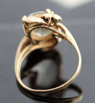 UNUSUAL VINTAGE SOLITAIRE CITRINE 9CT YELLOW GOLD RING. FLORAL DETAIL. BIRMINGHAM ASSAY.