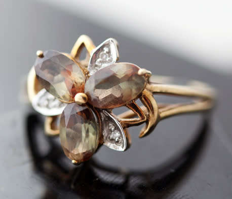 UNUSUAL ANDALUSITE AND DIAMOND 9CT YELLOW GOLD CLUSTER RING BIRMINGHAM ASSAY. CERT AUTHENTICITY incl