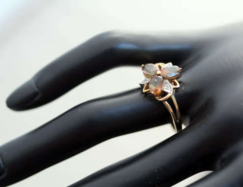 UNUSUAL ANDALUSITE AND DIAMOND 9CT YELLOW GOLD CLUSTER RING BIRMINGHAM ASSAY. CERT AUTHENTICITY incl