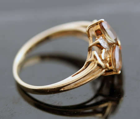 UNUSUAL ANDALUSITE AND DIAMOND 9CT YELLOW GOLD CLUSTER RING BIRMINGHAM ASSAY. CERT AUTHENTICITY incl