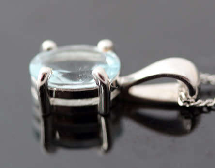 DELICATE ICE BLUE AQUAMARINE 9CT WHITE GOLD PENDANT AND CHAIN. 375