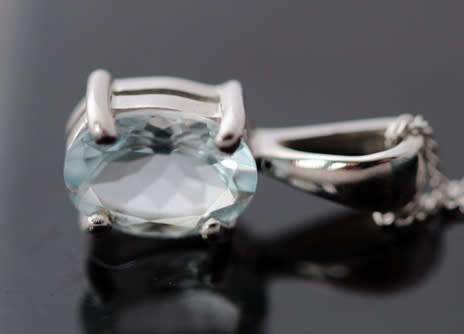DELICATE ICE BLUE AQUAMARINE 9CT WHITE GOLD PENDANT AND CHAIN. 375