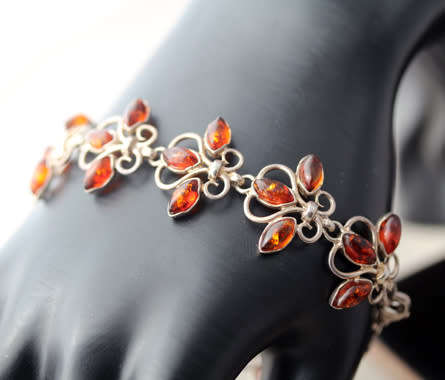 VINTAGE BIG AND BOLD BALTIC AMBER STERLING SILVER BRACELET. 925, GORGEOUS GLOWING AMBER!
