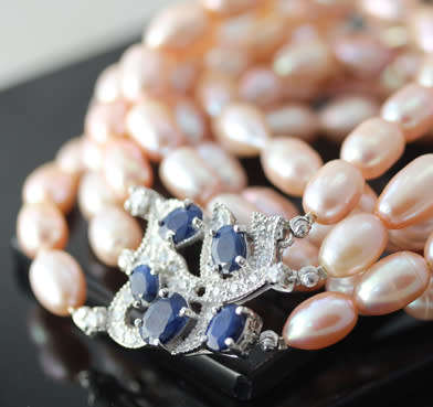 SUMPTUOUS TRIPLE STRAND NATURAL PINK PEARL NECKLACE.  REAL BLUE SAPPHIRE GEMSTONES STERLING SILVER
