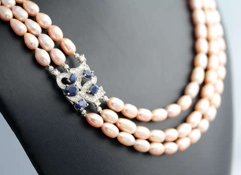 SUMPTUOUS TRIPLE STRAND NATURAL PINK PEARL NECKLACE.  REAL BLUE SAPPHIRE GEMSTONES STERLING SILVER
