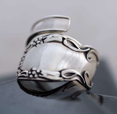 VINTAGE SOLID  STERLING SILVER TEASPOON RING. FLORAL DESIGN. COLLECTABLE PIECE. 925.