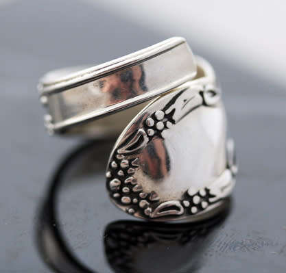 VINTAGE SOLID  STERLING SILVER TEASPOON RING. FLORAL DESIGN. COLLECTABLE PIECE. 925.