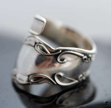 VINTAGE SOLID  STERLING SILVER TEASPOON RING. FLORAL DESIGN. COLLECTABLE PIECE. 925.