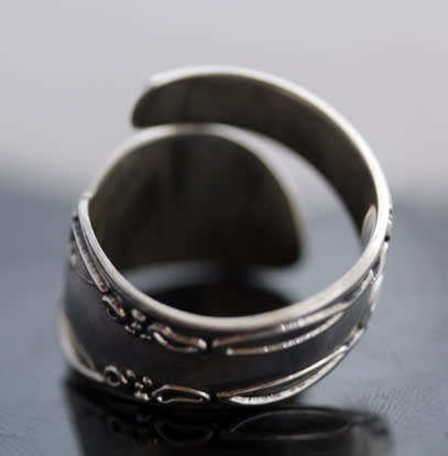 VINTAGE SOLID  STERLING SILVER TEASPOON RING. FLORAL DESIGN. COLLECTABLE PIECE. 925.