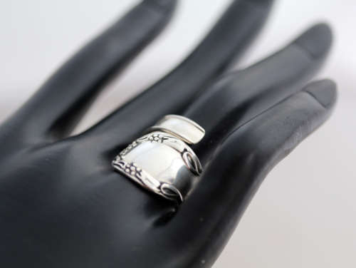 VINTAGE SOLID  STERLING SILVER TEASPOON RING. FLORAL DESIGN. COLLECTABLE PIECE. 925.