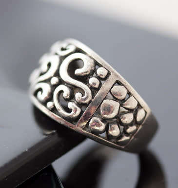 UNUSUAL VINTAGE STERLING SILVER OPENWORK CIGAR BAND RING. 925