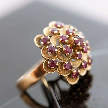 LARGE VINTAGE REAL SPINEL GEMSTONE FLORAL DESIGN 14CT YELLOW GOLD RING. 585