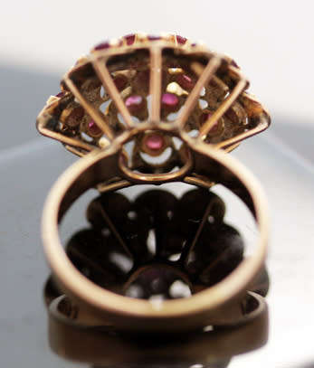 LARGE VINTAGE REAL SPINEL GEMSTONE FLORAL DESIGN 14CT YELLOW GOLD RING. 585