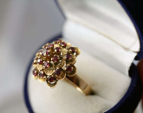 LARGE VINTAGE REAL SPINEL GEMSTONE FLORAL DESIGN 14CT YELLOW GOLD RING. 585