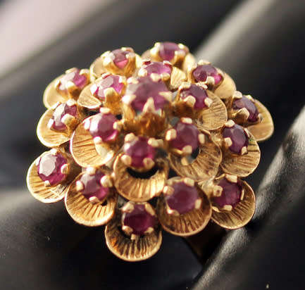 LARGE VINTAGE REAL SPINEL GEMSTONE FLORAL DESIGN 14CT YELLOW GOLD RING. 585