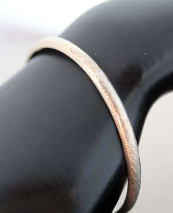 VINTAGE ETCHED DESIGN STERLING SILVER HINGE CLOSE BRACELET WITH SAFETY CHAIN. 925.