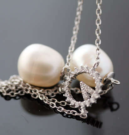 DELICATE LONG Y DESIGN NATURAL PEARL AND CUBIC ZIRCONIA STERLING SILVER PENDANT NECKLACE. 925.