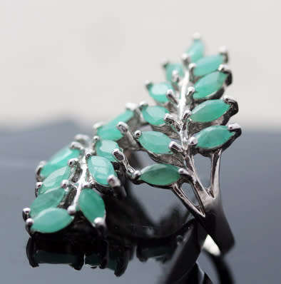 UNUSUAL ORGANIC EMERALD STERLING SILVER LEAF RING. CROSSOVER DESIGN, LONG UP THE FINGER!
