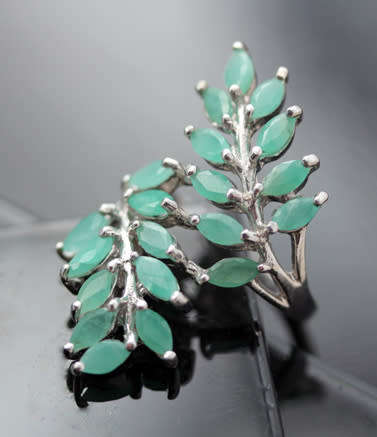 UNUSUAL ORGANIC EMERALD STERLING SILVER LEAF RING. CROSSOVER DESIGN, LONG UP THE FINGER!