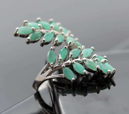 UNUSUAL ORGANIC EMERALD STERLING SILVER LEAF RING. CROSSOVER DESIGN, LONG UP THE FINGER!