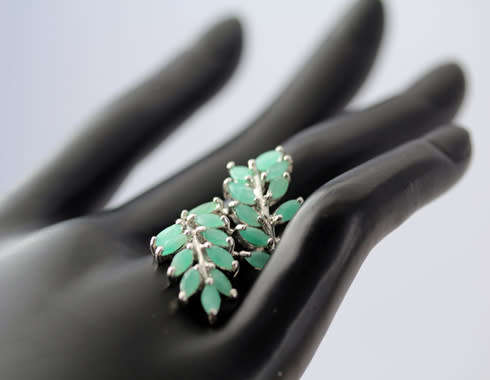 UNUSUAL ORGANIC EMERALD STERLING SILVER LEAF RING. CROSSOVER DESIGN, LONG UP THE FINGER!