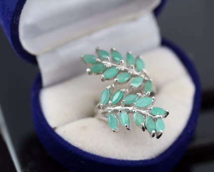 UNUSUAL ORGANIC EMERALD STERLING SILVER LEAF RING. CROSSOVER DESIGN, LONG UP THE FINGER!