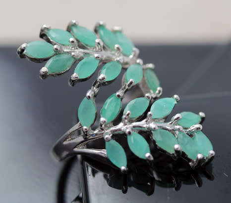 UNUSUAL ORGANIC EMERALD STERLING SILVER LEAF RING. CROSSOVER DESIGN, LONG UP THE FINGER!