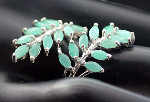 UNUSUAL ORGANIC EMERALD STERLING SILVER LEAF RING. CROSSOVER DESIGN, LONG UP THE FINGER!