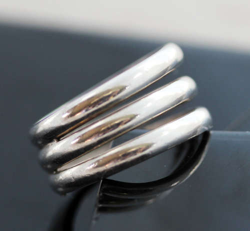 BOLD TRIPLE STRAND MODERN STERLING SILVER RING. 925. HEAVY! 6,83 grams