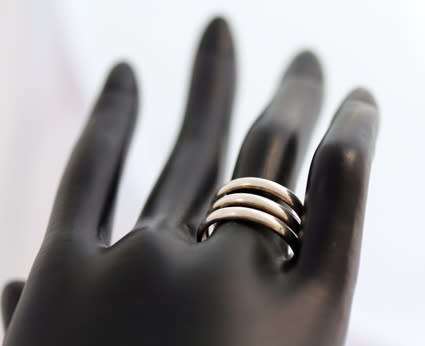 BOLD TRIPLE STRAND MODERN STERLING SILVER RING. 925. HEAVY! 6,83 grams
