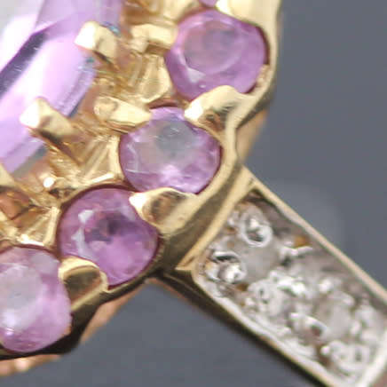 GLAMOROUS VINTAGE AMETHYST 9CT YELLOW GOLD RING. 375. DIAMOND ACCENTS