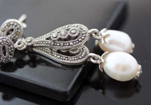 ELEGANT, CLASSIC FRESHWATER PEARL AND MARCASITE STERLING SILVER DROP AND DANGLE EARRINGS. 925