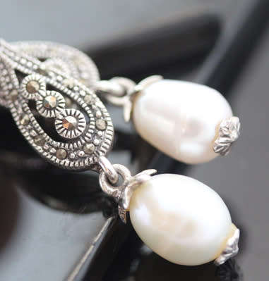ELEGANT, CLASSIC FRESHWATER PEARL AND MARCASITE STERLING SILVER DROP AND DANGLE EARRINGS. 925