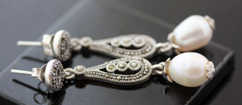 ELEGANT, CLASSIC FRESHWATER PEARL AND MARCASITE STERLING SILVER DROP AND DANGLE EARRINGS. 925