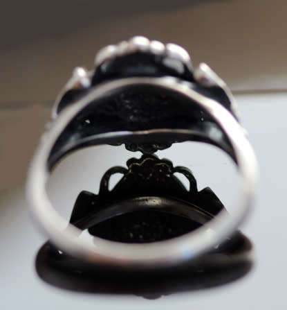 COLLECTABLE VINTAGE HONEY-HUED BALTIC AMBER STERLING SILVER RING. 925