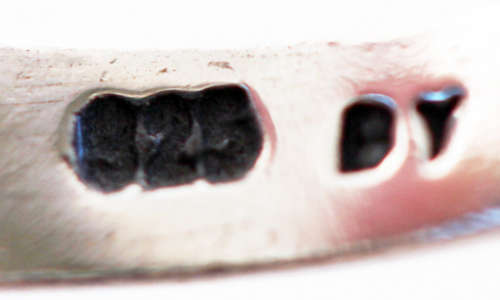 COLLECTABLE VINTAGE HONEY-HUED BALTIC AMBER STERLING SILVER RING. 925