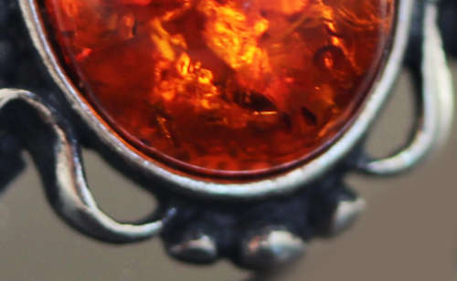 COLLECTABLE VINTAGE HONEY-HUED BALTIC AMBER STERLING SILVER RING. 925
