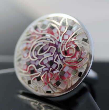 STRIKING HANDCRAFTED REAL MOTHER OF PEARL MOSAIC STERLING SILVER RING. 925. HEAVY!