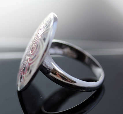 STRIKING HANDCRAFTED REAL MOTHER OF PEARL MOSAIC STERLING SILVER RING. 925. HEAVY!