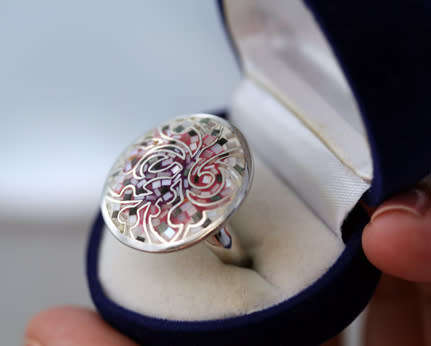 STRIKING HANDCRAFTED REAL MOTHER OF PEARL MOSAIC STERLING SILVER RING. 925. HEAVY!