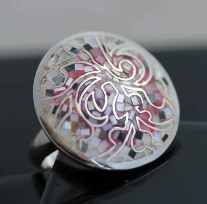STRIKING HANDCRAFTED REAL MOTHER OF PEARL MOSAIC STERLING SILVER RING. 925. HEAVY!