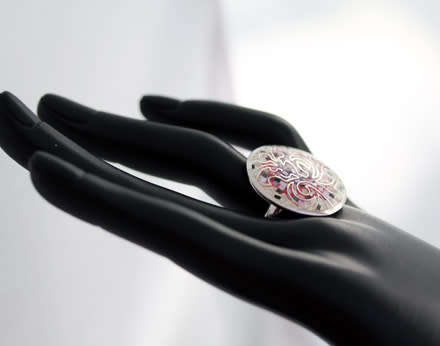 STRIKING HANDCRAFTED REAL MOTHER OF PEARL MOSAIC STERLING SILVER RING. 925. HEAVY!