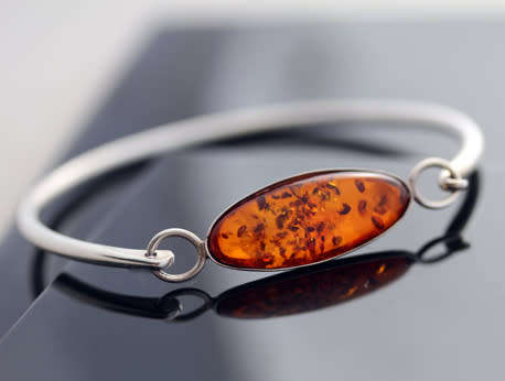 VINTAGE SOLID STERLING SILVER BALTIC AMBER BRACELET. 925
