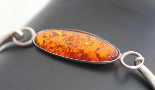 VINTAGE SOLID STERLING SILVER BALTIC AMBER BRACELET. 925