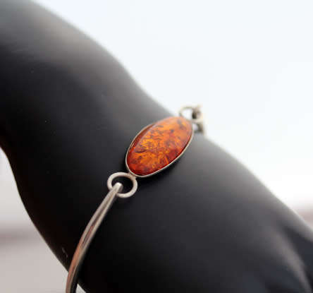 VINTAGE SOLID STERLING SILVER BALTIC AMBER BRACELET. 925