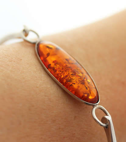 VINTAGE SOLID STERLING SILVER BALTIC AMBER BRACELET. 925