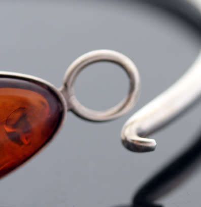 VINTAGE SOLID STERLING SILVER BALTIC AMBER BRACELET. 925