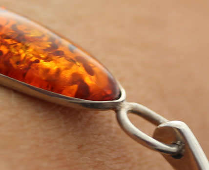 VINTAGE SOLID STERLING SILVER BALTIC AMBER BRACELET. 925